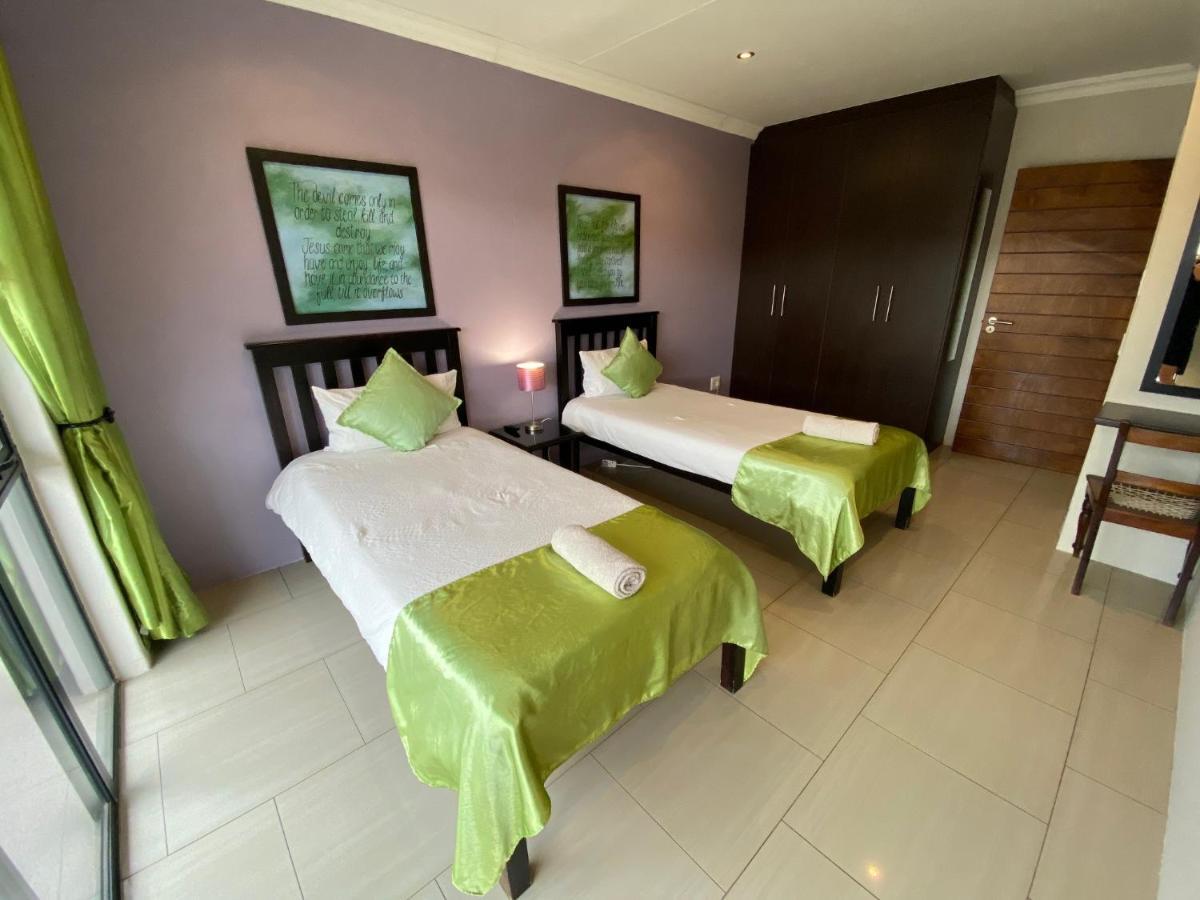 Haus Holzapfel Hotel Бофорт Уест Екстериор снимка